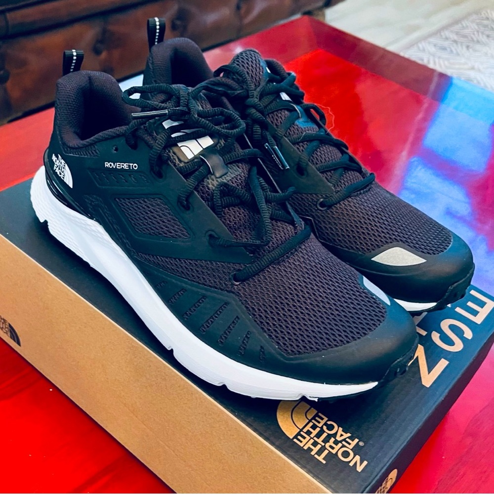*Brand New(NWTs) North Face Men’s Roverto Men’s Size 8US- MSRP $110.
